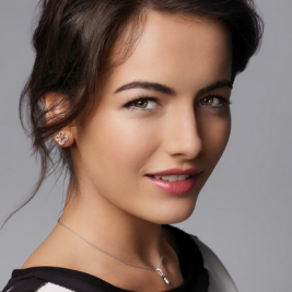 Camilla Belle Agent